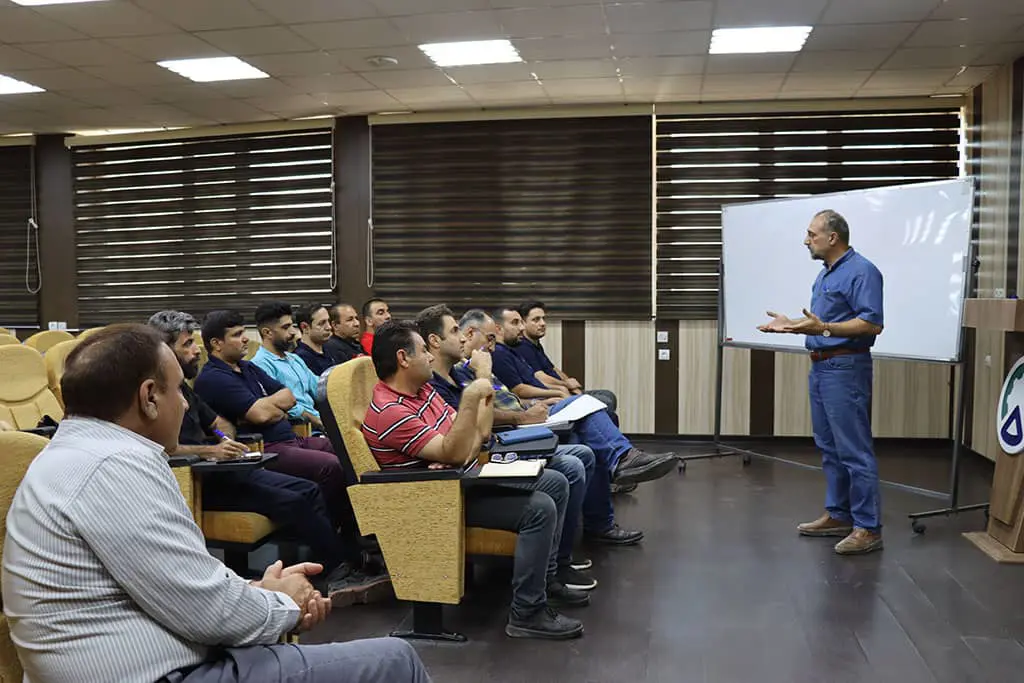 دوره ها و کارگاههای اموزشی کارخانه کشت و صنعت خاورمیانه با توجه به دوره اورهال کارخانه اغاز شد.